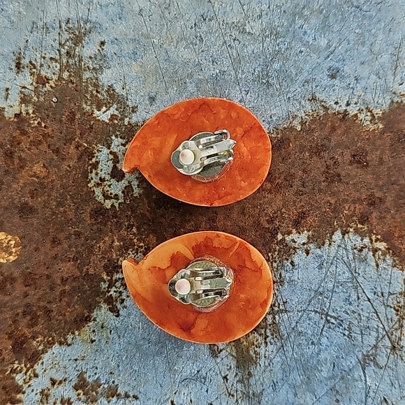 VTG Clip-on Earrings - Picture 11 of 13